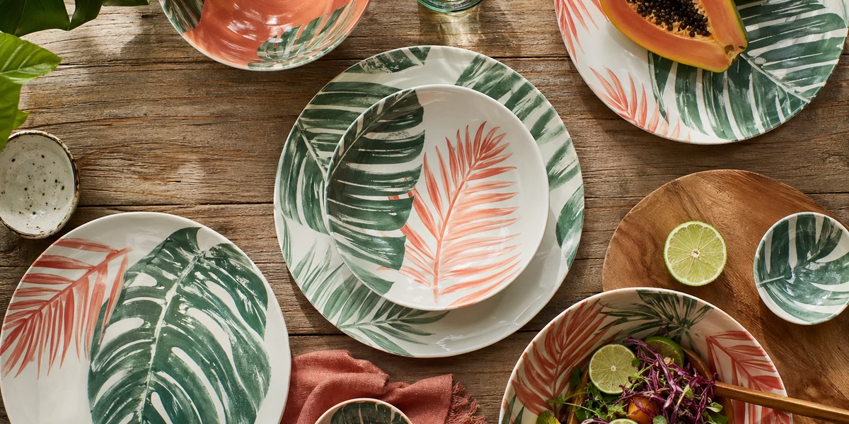Assiettes et bols Excelsa à motifs tropicaux colorés